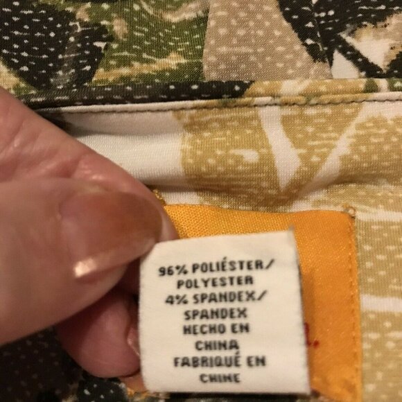 Ruby Rd. Studded Top. XL. Bust 45".Leaf Aloha Design.Tie at Hem. Short Sleeve B7 - Picture 7 of 7